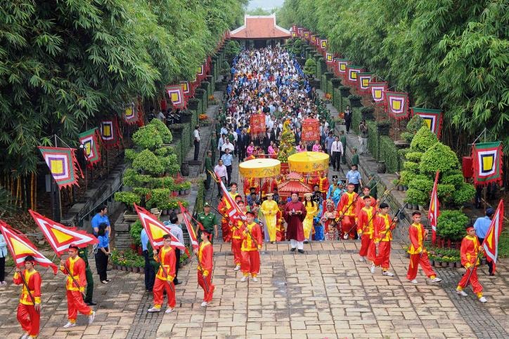 Nghi thức diễu hành rước lễ tại Khu Tưởng niệm các vua Hùng. Ảnh: minh họa