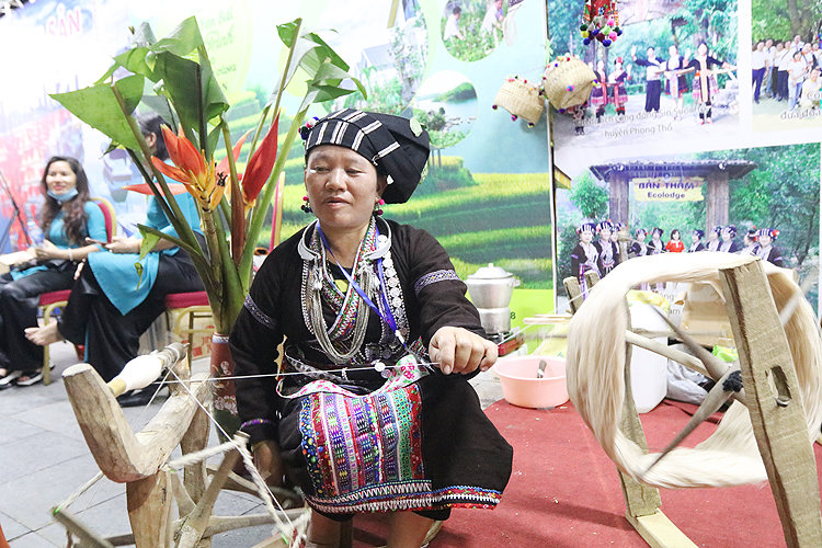 Giới thiệu bản sắc văn hóa các vùng miền