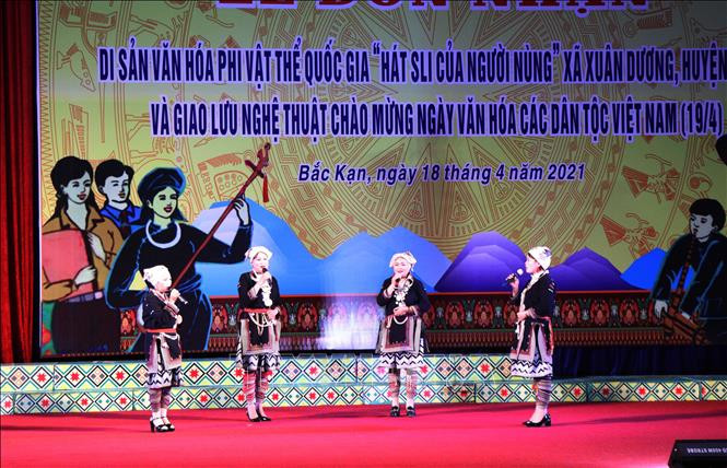 Chương trình giao lưu nghệ thuật chào mừng Ngày văn hóa các dân tộc Việt Nam. Ảnh: Vũ Hoàng Giang/TTXVN