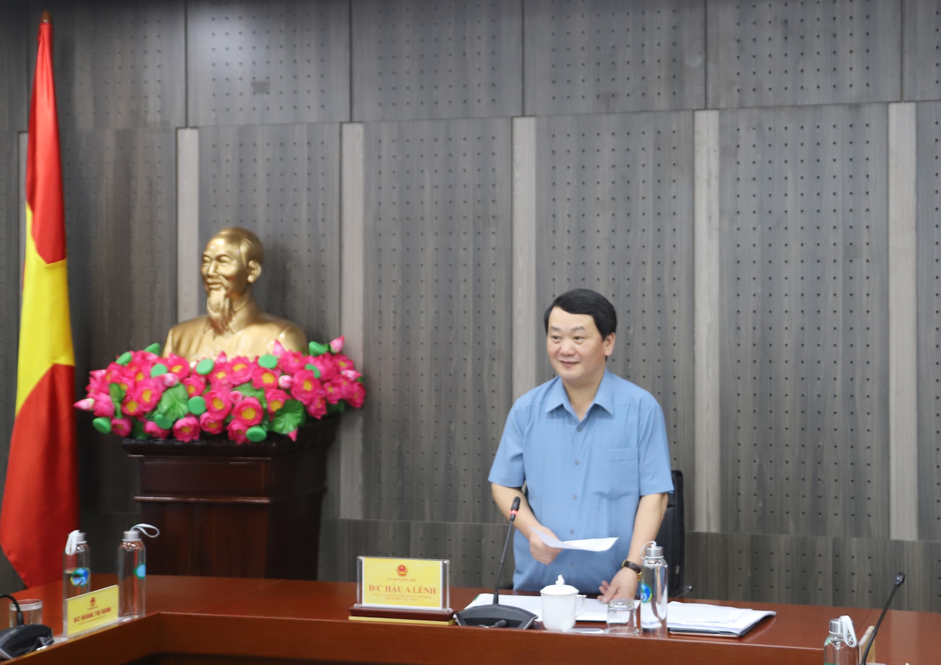 Bộ trưởng, Chủ nhiệm UBDT Hầu A Lềnh phát biểu tại buổi làm việc 