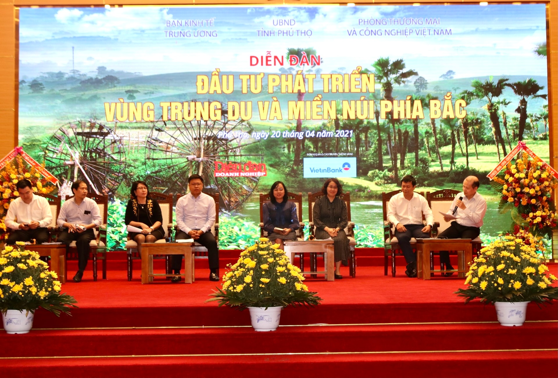 Đại diện các cơ quan Trung ương thảo luận, chia sẻ kinh nghiệm tại Diễn đàn.