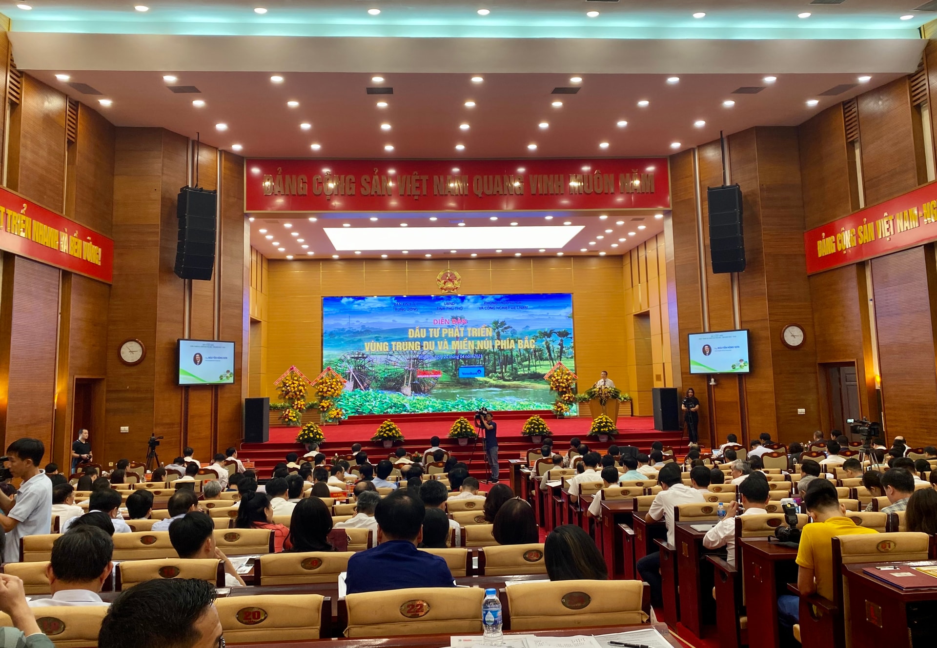 Toàn cảnh Diễn đàn