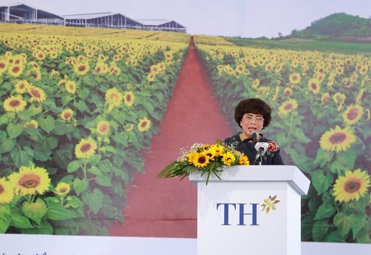 Bài Thái Hương phát biểu tại Lễ động thổ Dự án Chăn nuôi bò sữa và chế biến sữa công nghệ cao tại xã Vĩnh Gia và Vĩnh Phước, huyện biên giới Tri Tôn (An Giang) diễn ra ngày 27/2/2021 Bài Thái Hương phát biểu tại Lễ động thổ Dự án Chăn nuôi bò sữa và chế biến sữa công nghệ cao tại xã Vĩnh Gia và Vĩnh Phước, huyện biên giới Tri Tôn (An Giang) diễn ra ngày 27/2/2021