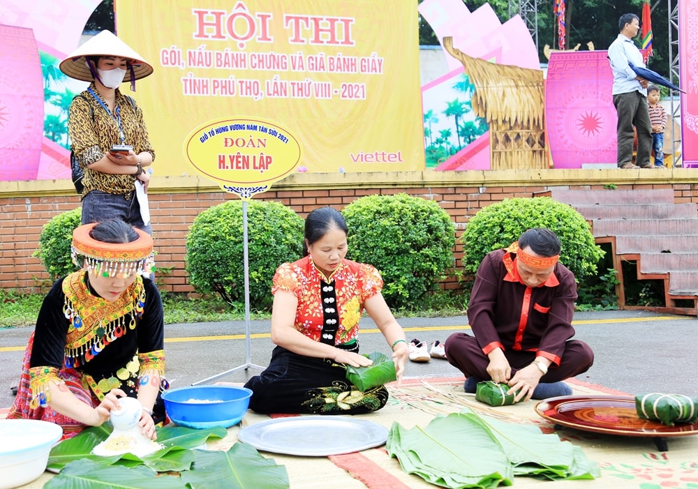 Hội thi gói, nấu bánh chưng và giã bánh giày tỉnh Phú Thọ lần VIII năm 2021 được tổ chức tại sân Trung tâm Lễ hội  Khu di tích lịch sử Đền Hùng