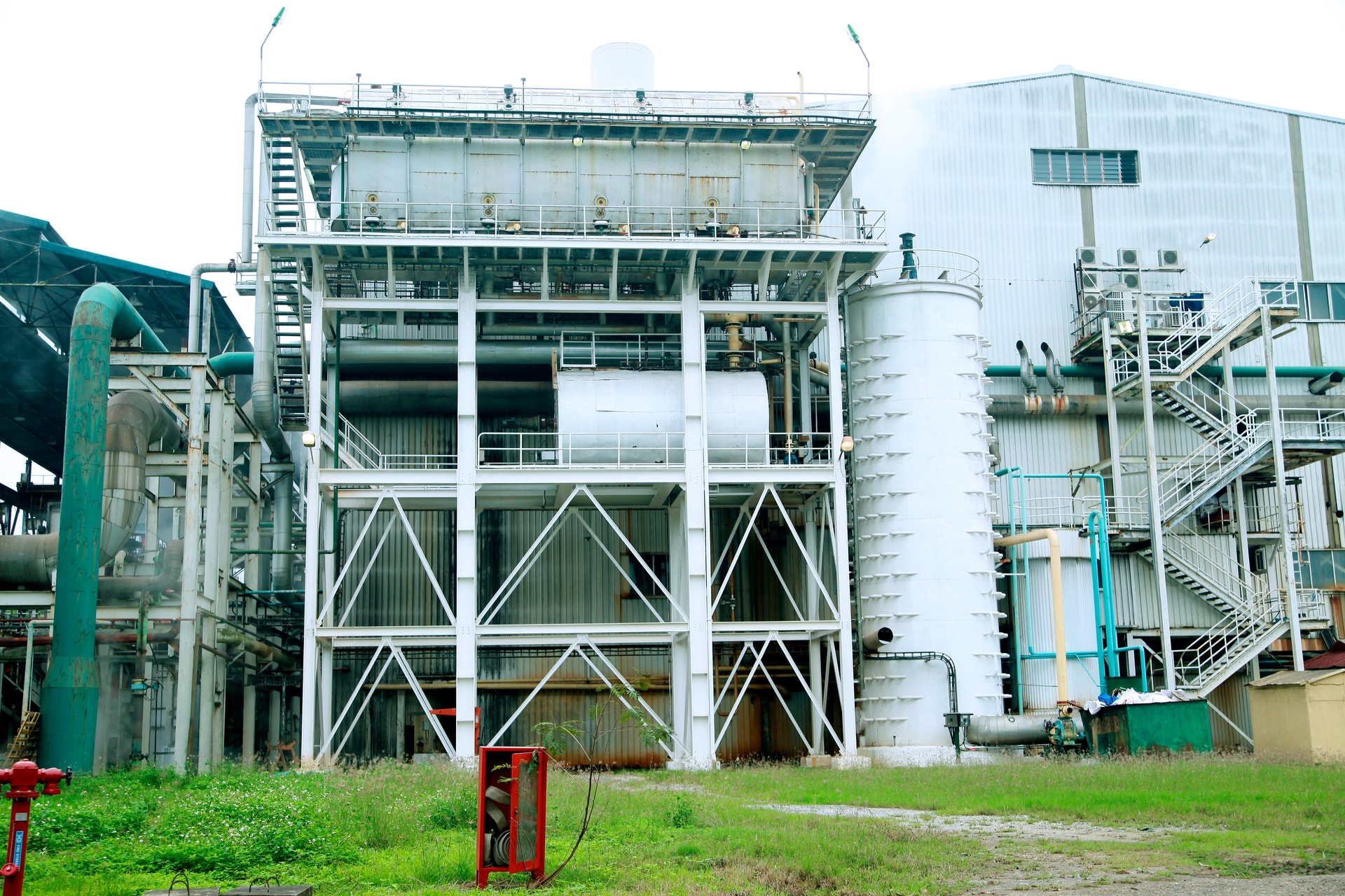 Một góc hệ thống vận hành bên ngoài nhà máy NASU
