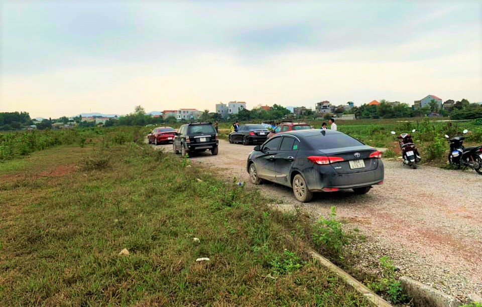 Đất tăng cao có phần do những người môi giới thổi giá.