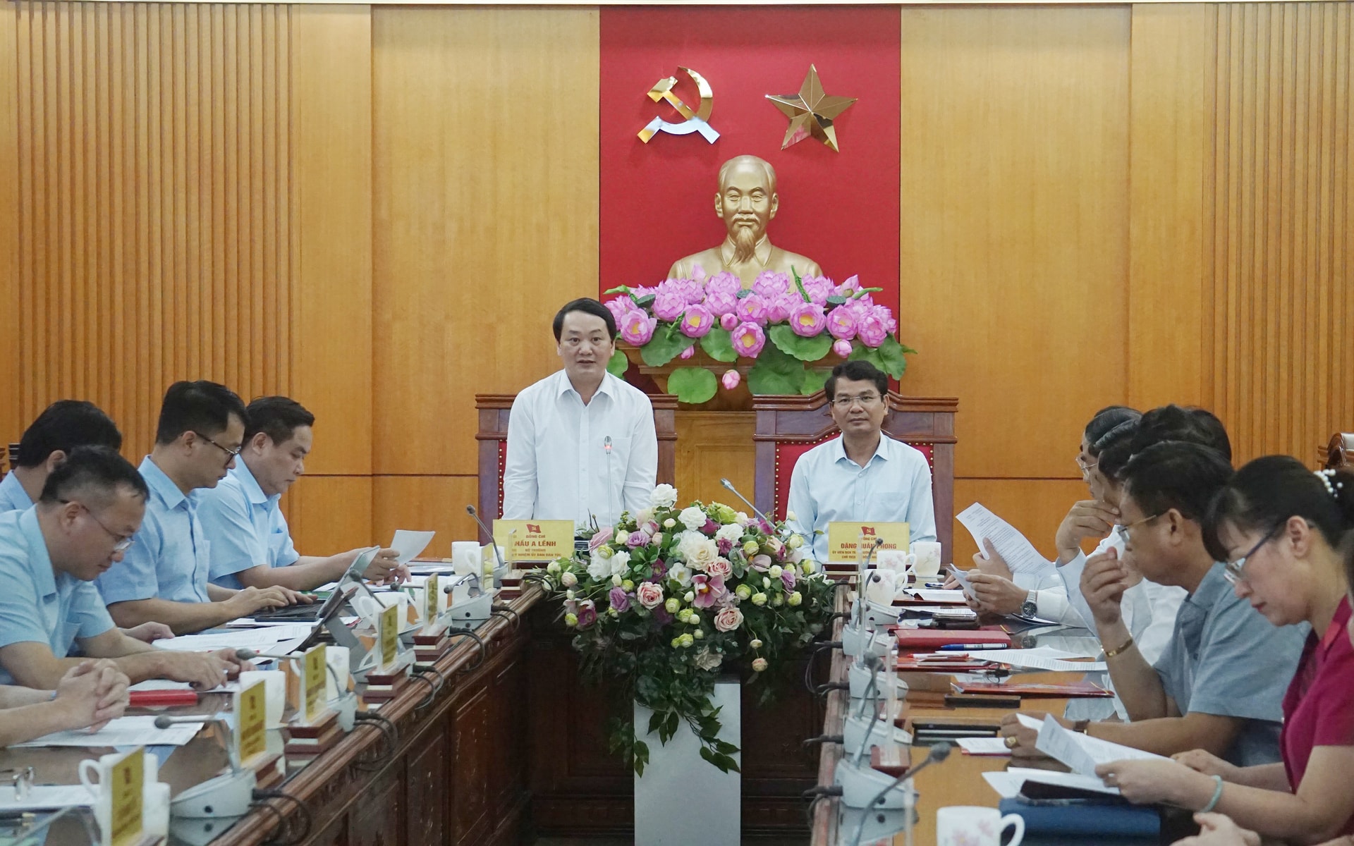 Bộ trưởng, Chủ nhiệm UBDT Hầu A Lềnh phát biểu tại buổi làm việc
