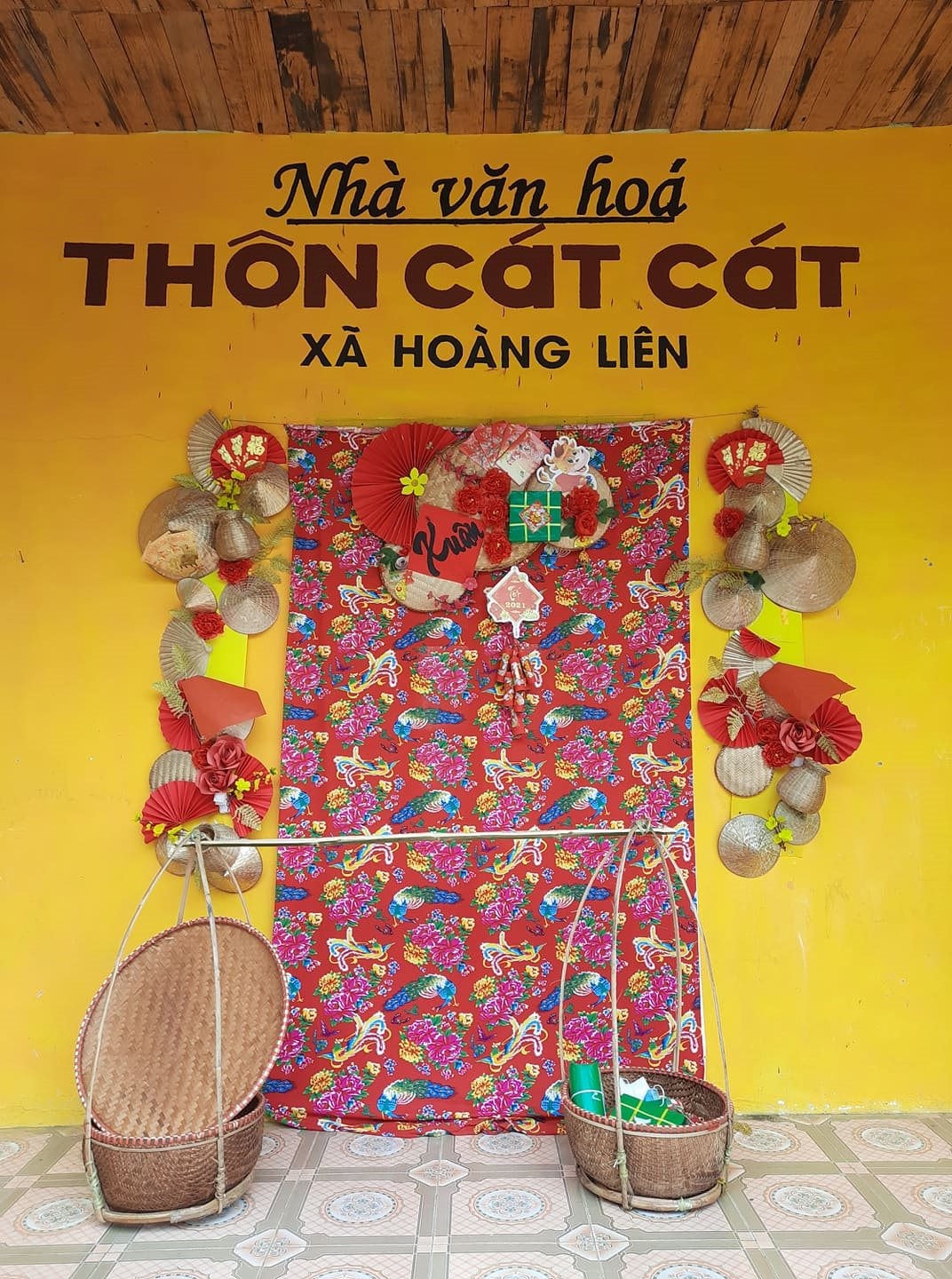 Sản phẩm và nét đặc sắc truyền thống được người dân tái hiện sinh động Sản phẩm và nét đặc sắc truyền thống được người dân tái hiện sinh động