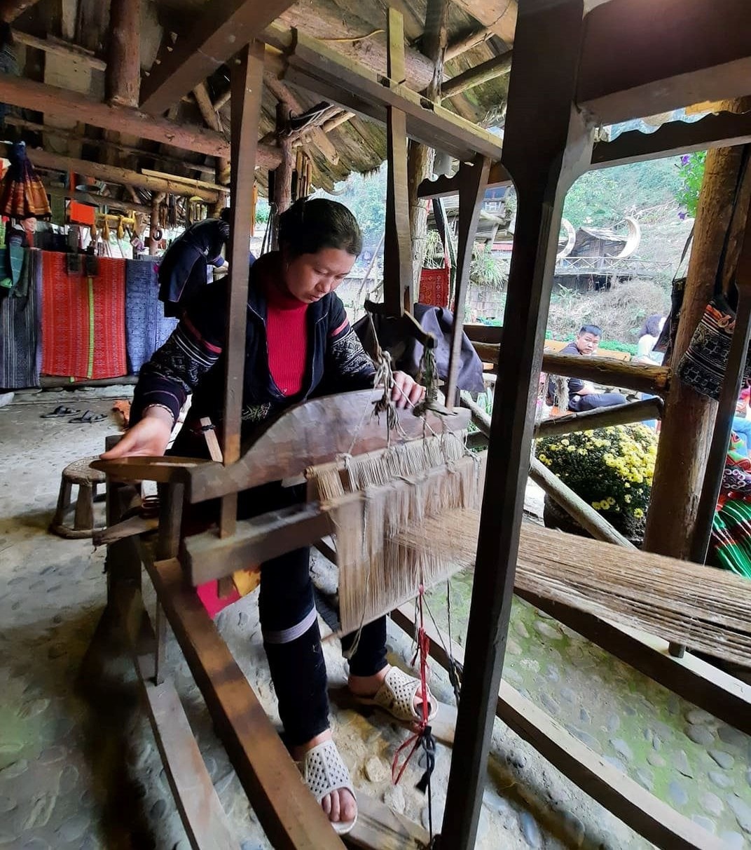 Một góc không gian tái hiện nghề truyền thống của người Mông Một góc không gian tái hiện nghề truyền thống của người Mông