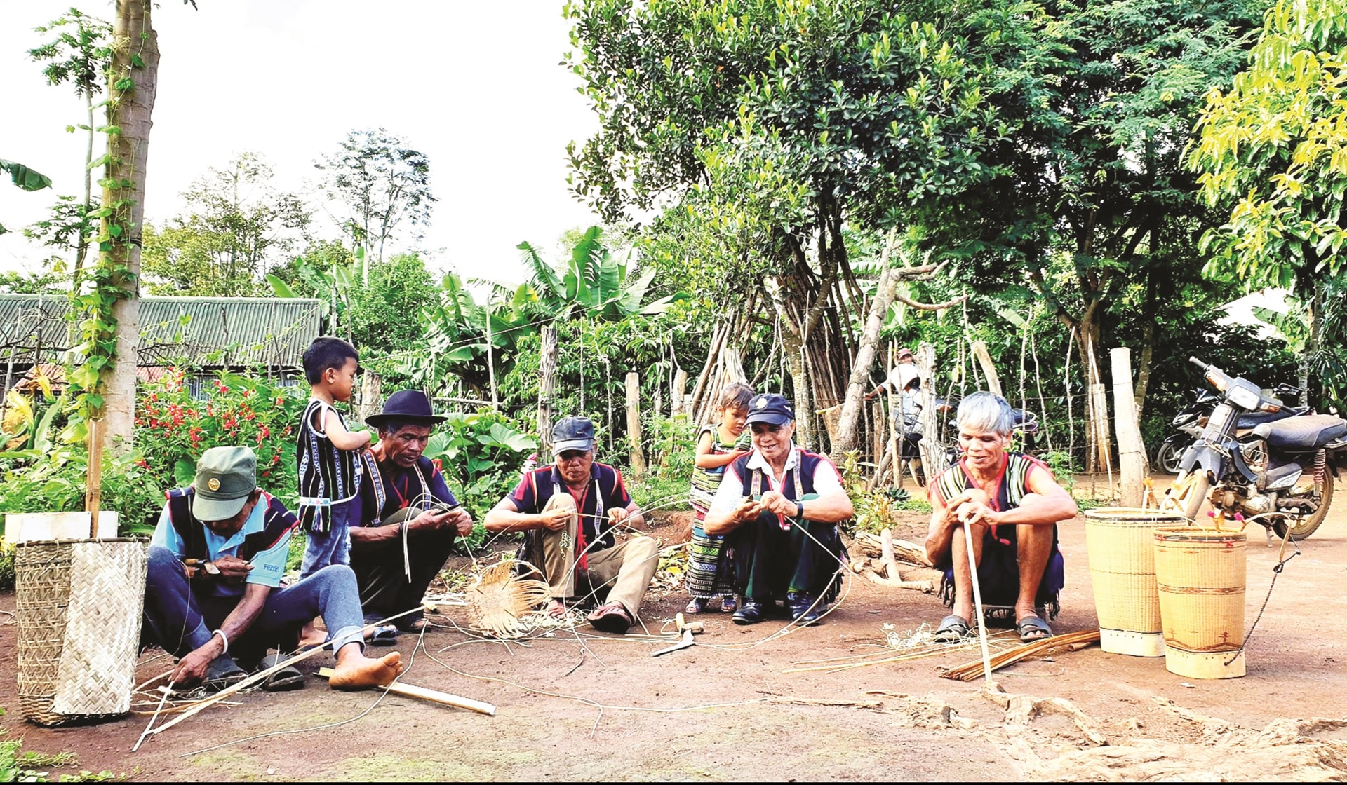 Việc triển khai thực hiện hiệu quả chính sách dành cho Người có uy tín đã tạo động lực để những Người có uy tín phát huy tốt hơn nữa vai trò, trách nhiệm với cộng đồng. (Ảnh Hồ Nam) Việc triển khai thực hiện hiệu quả chính sách dành cho Người có uy tín đã tạo động lực để những Người có uy tín phát huy tốt hơn nữa vai trò, trách nhiệm với cộng đồng. (Ảnh Hồ Nam)