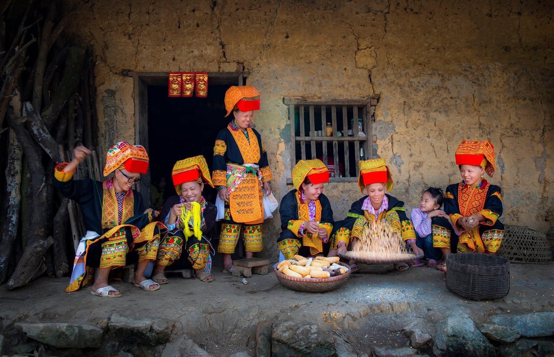 Ngày Tết truyền thống của người Dao Lô Gang ở Mẫu Sơn (Lạng Sơn). Ngày Tết truyền thống của người Dao Lô Gang ở Mẫu Sơn (Lạng Sơn).