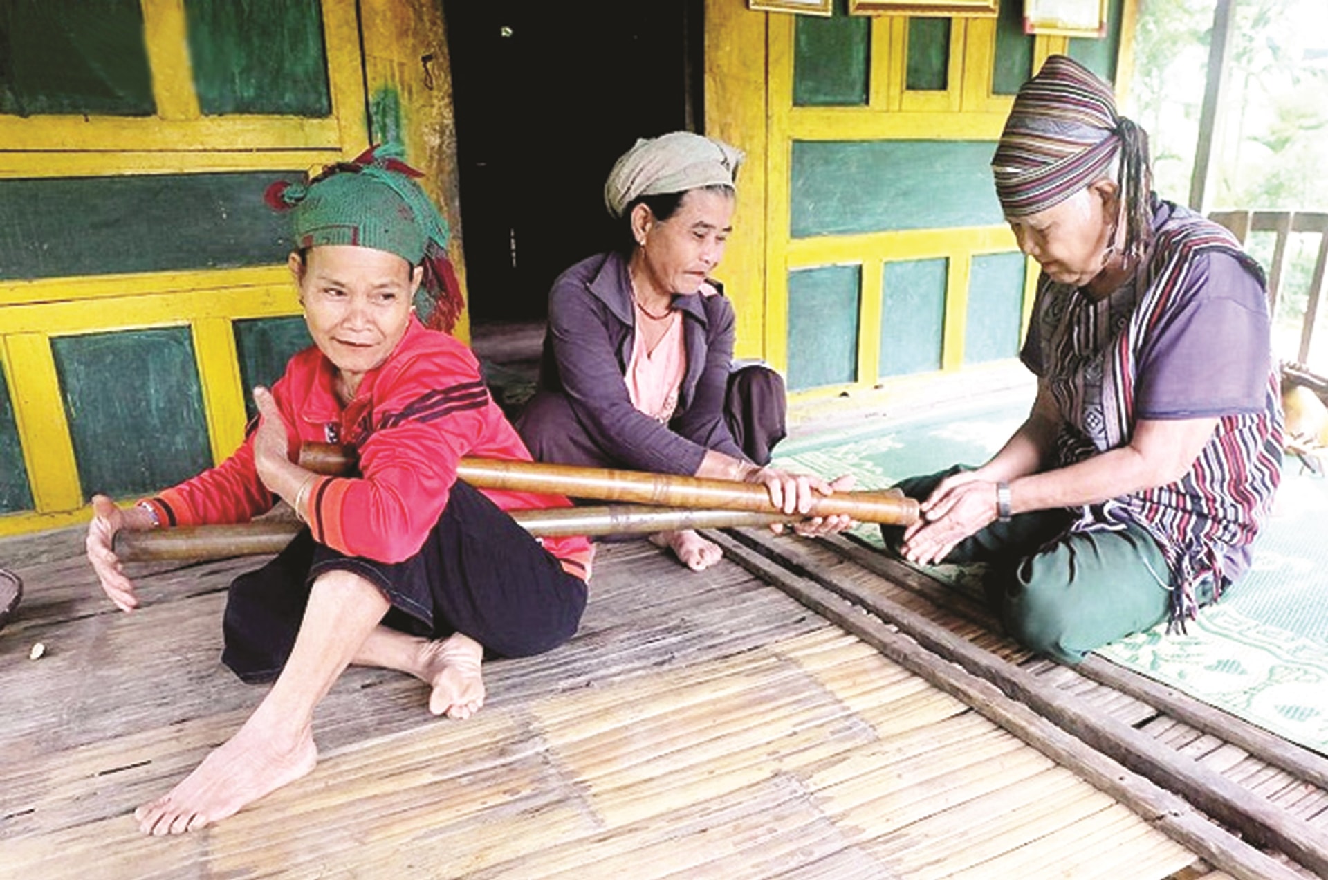 Già Phạm Văn Sự dạy cách chơi đàn Vinh vút Già Phạm Văn Sự dạy cách chơi đàn Vinh vút