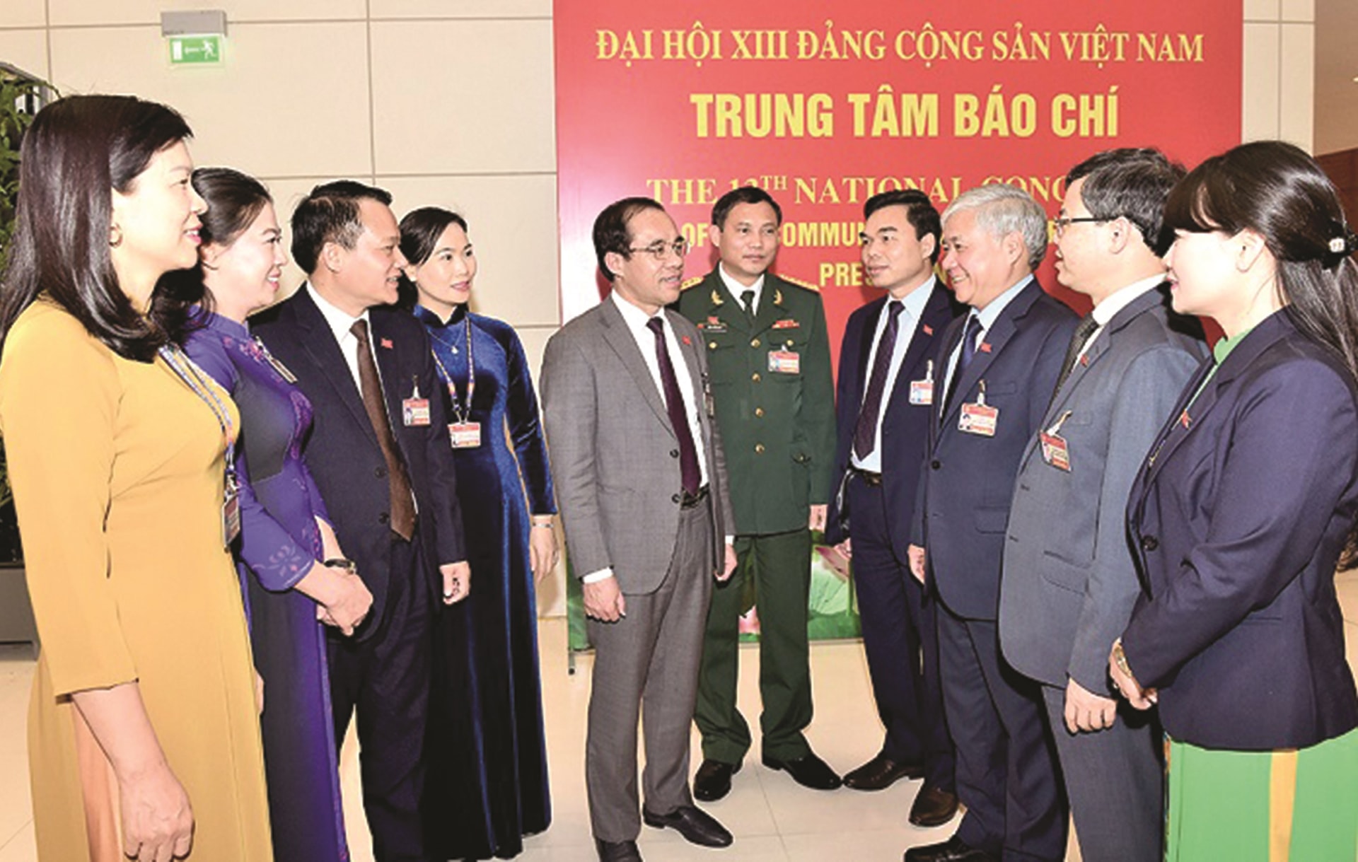 Đồng chí Đỗ Văn Chiến cùng Đoàn đại biểu tỉnh Tuyên Quang trao đổi bên lề Đại hội lần thứ XIII của Đảng sáng 30/1/2021. Đồng chí Đỗ Văn Chiến cùng Đoàn đại biểu tỉnh Tuyên Quang trao đổi bên lề Đại hội lần thứ XIII của Đảng sáng 30/1/2021.
