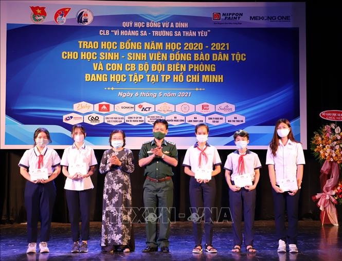 Trao học bổng cho con em bộ đội biên phòng Thành phố Hồ Chí Minh. Trao học bổng cho con em bộ đội biên phòng Thành phố Hồ Chí Minh.
