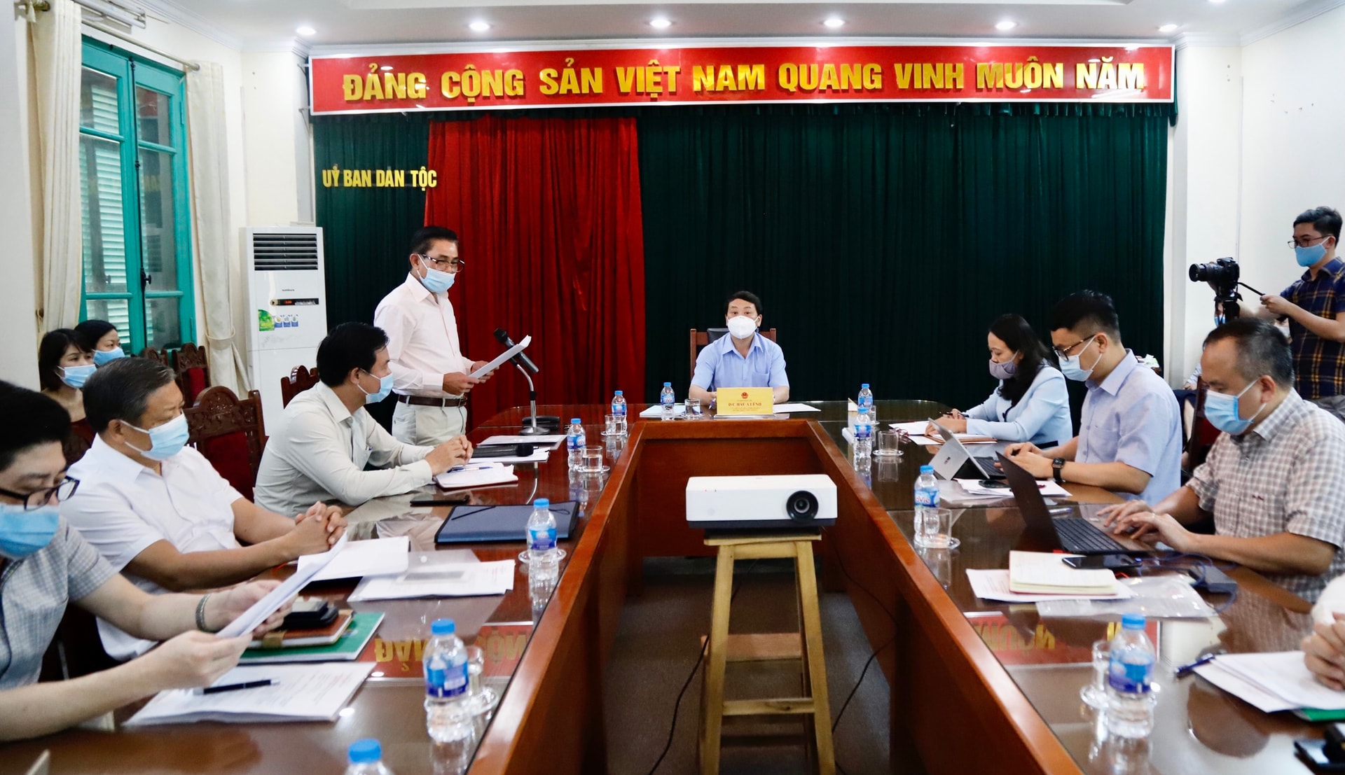 Ông Lê Công Bình, Tổng Biên tập Báo Dân tộc và Phát triển báo cáo tình hình thực hiện nhiệm vụ của đơn vị 