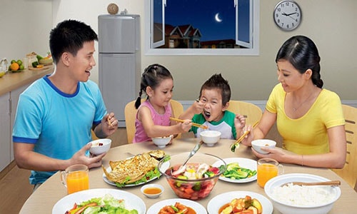 Ăn đủ 3 bữa/ ngày để đảm bảo cơ thể luôn đầy đủ dưỡng chất.