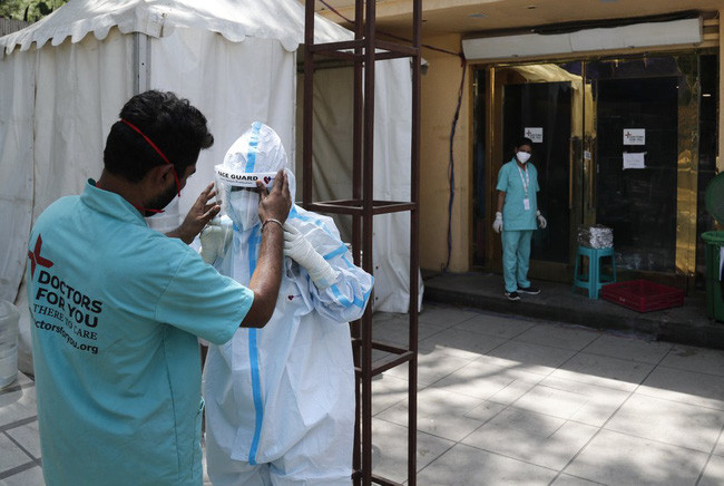 Hơn 158,2 triệu người trên thế giới đã nhiễm virus SARS-CoV-2. (Ảnh: AP)
