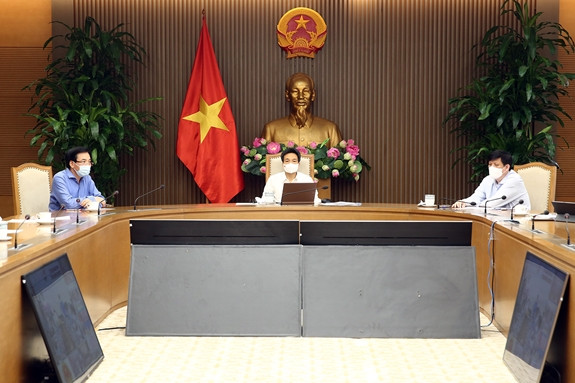 Phó Thủ tướng Vũ Đức Đam, Trưởng Ban Chỉ đạo quốc gia, Bộ trưởng, Chủ nhiệm VPCP Trần Văn Sơn, Bộ trưởng Y tế Nguyễn Thanh Long dự họp tại điểm cầu Hà Nội. Ảnh: VGP 