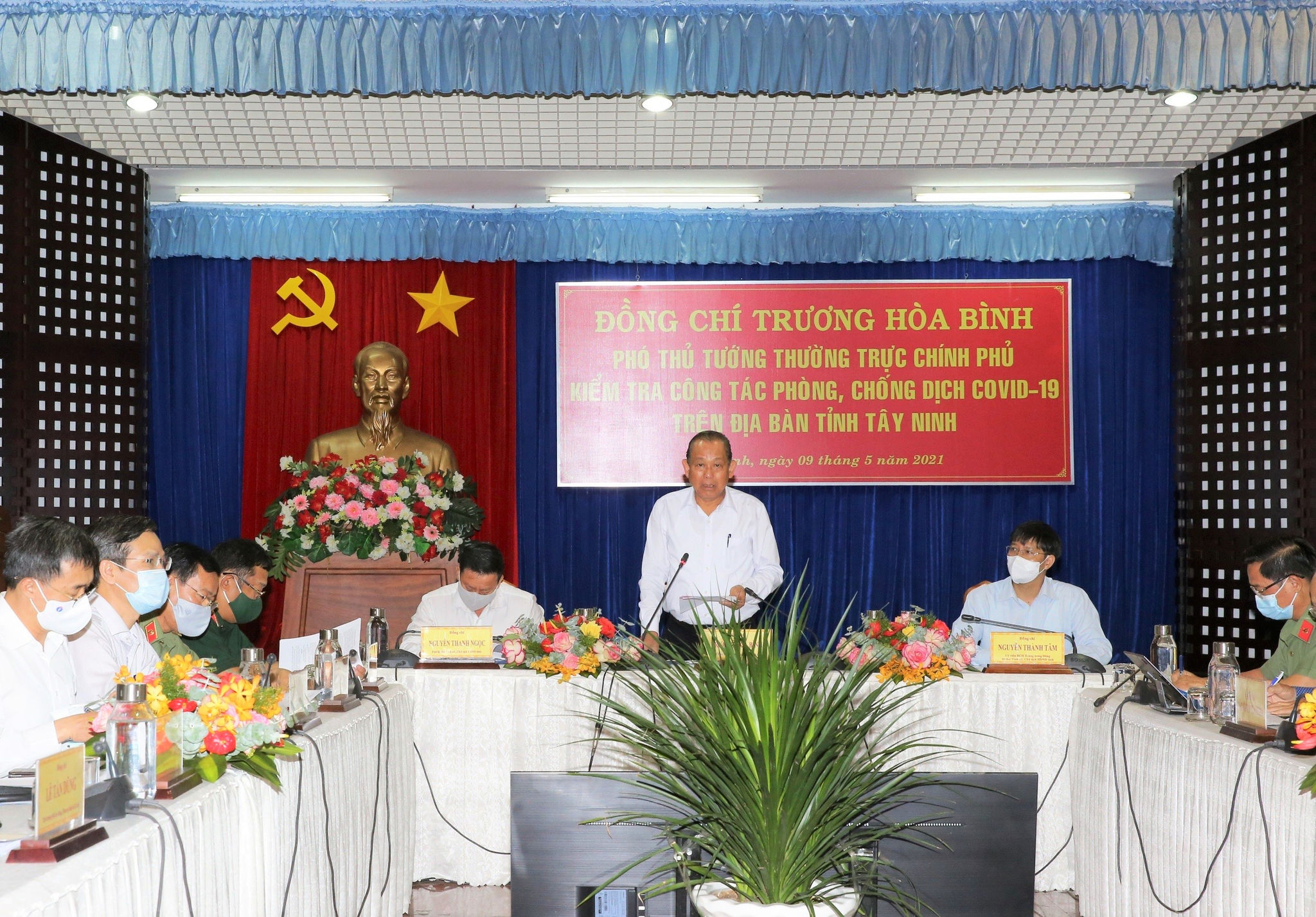 Phó Thủ tướng Thường trực Chính phủ Trương Hoà Bình dự họp tại điểm cầu Tây Ninh. Ảnh: VGP/Mạnh Hùng