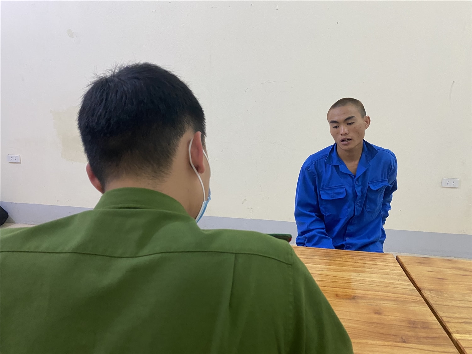 Đối tượng Vàng Seo Vềnh tại cơ quan Công an