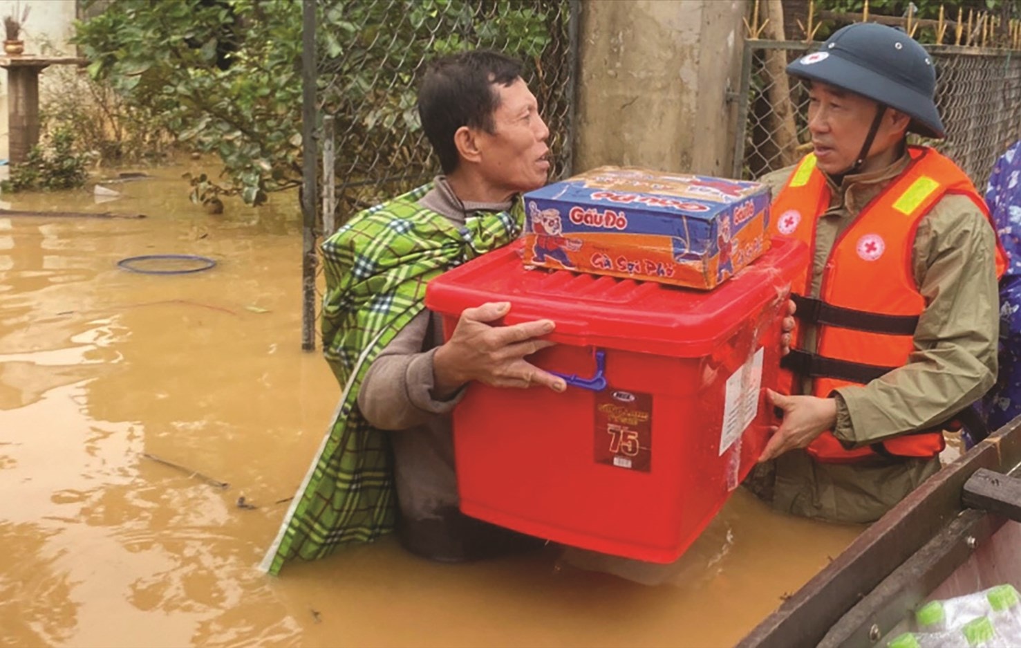 Tương trợ nhau trong hoạn nạn là truyền thống tốt đẹp của người Việt Nam. Tương trợ nhau trong hoạn nạn là truyền thống tốt đẹp của người Việt Nam.