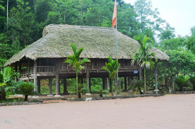 Khu Di tích nhà sàn tại đồi Khau Tý, nơi đầu tiên Bác Hồ ở và làm việc ở ATK Định Hóa Khu Di tích nhà sàn tại đồi Khau Tý, nơi đầu tiên Bác Hồ ở và làm việc ở ATK Định Hóa