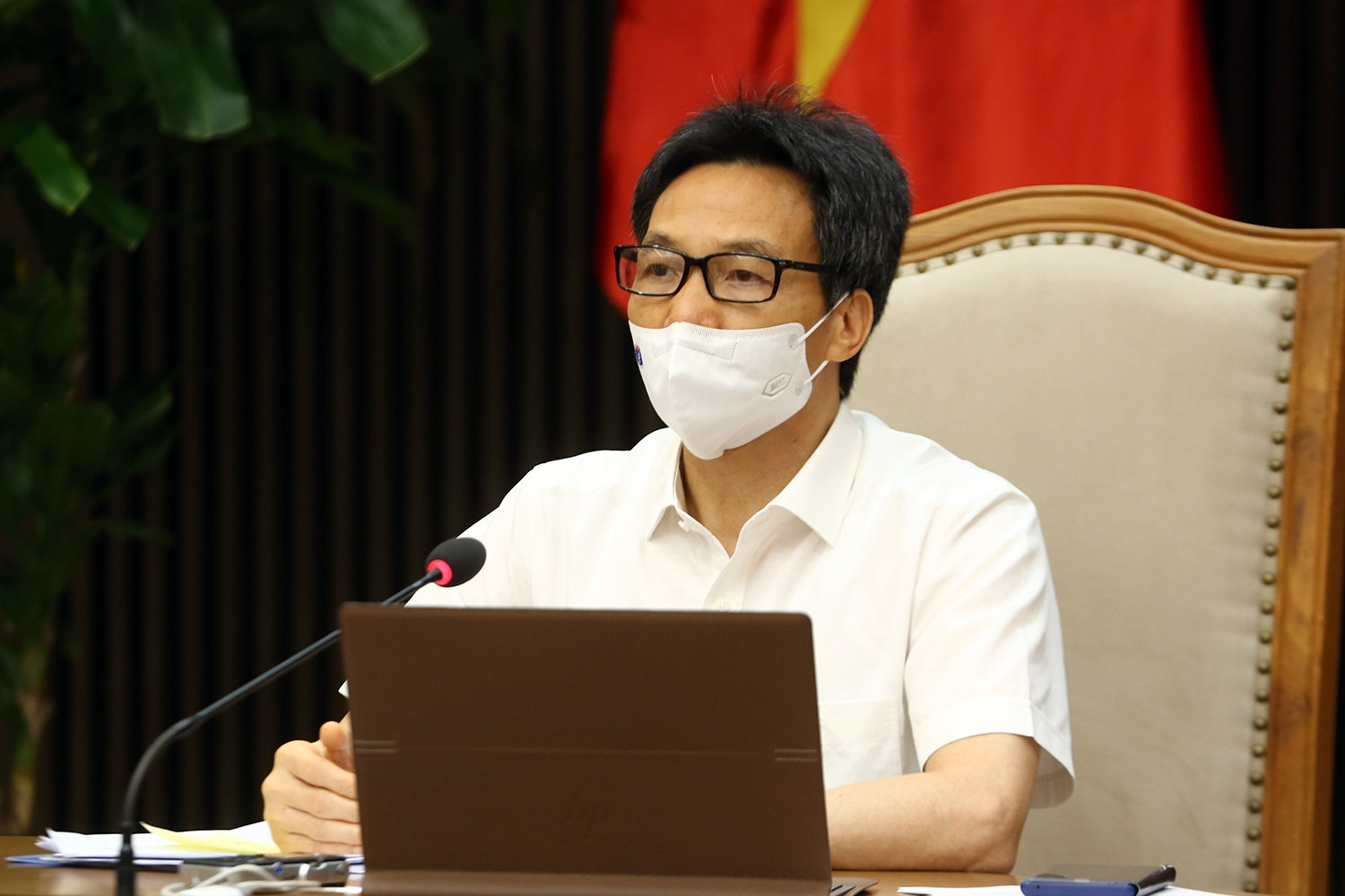 Phó Thủ tướng Vũ Đức Đam mong muốn các tỉnh Bắc Ninh, Bắc Giang phát huy tinh thần sáng tạo, trách nhiệm trong triển khai công tác cách ly, xét nghiệm, điều trị. Ảnh: VGP/Đình Nam