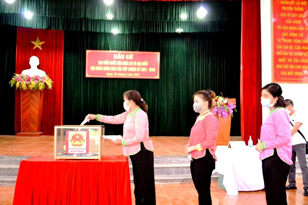 Cử tri dân tộc Giáy ở xã biên giới Quang Kim, huyện Bát Xát, tỉnh Lào Cai đi bầu cử Cử tri dân tộc Giáy ở xã biên giới Quang Kim, huyện Bát Xát, tỉnh Lào Cai đi bầu cử