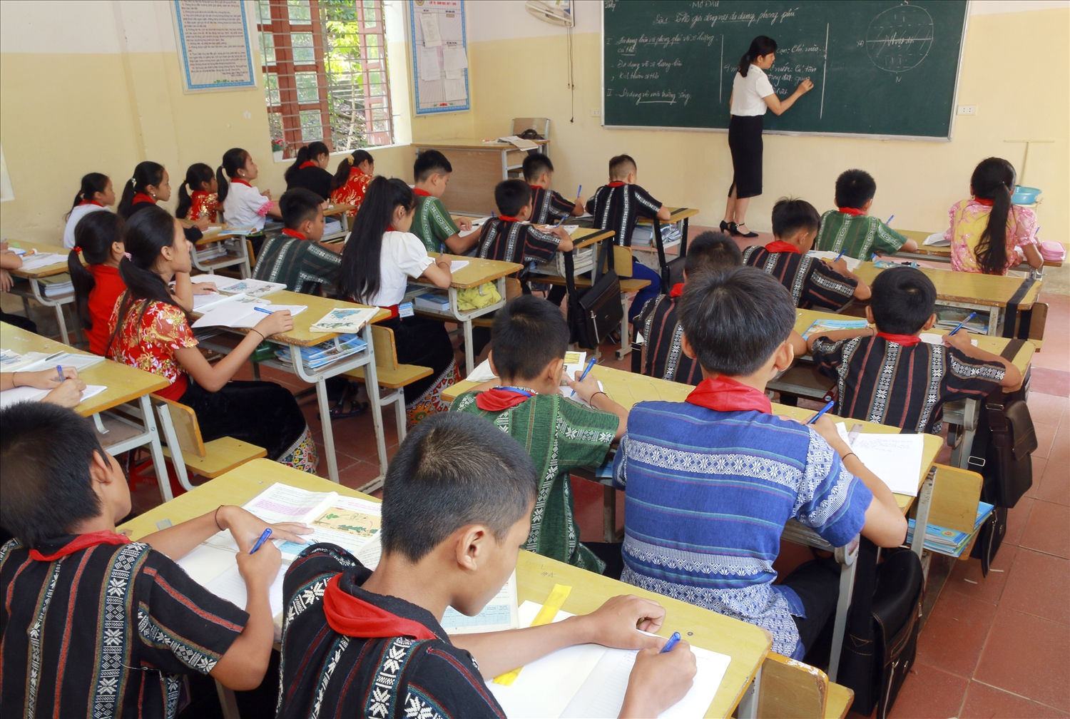 Các em học sinh của Trường đều ý thức cao việc bảo tồn, gìn giữ bản sắc văn hóa dân tộc mình
