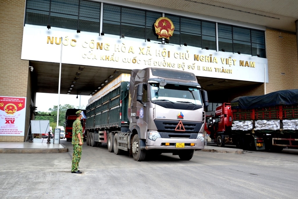 Quả vải tươi được ưu tiên thông quan bảo đảm chất lượng hàng hóa cũng như tạo điều kiện xe hàng trở về trong ngày, tránh ùn tắc, bảo đảm phòng chống dịch bệnh Quả vải tươi được ưu tiên thông quan bảo đảm chất lượng hàng hóa cũng như tạo điều kiện xe hàng trở về trong ngày, tránh ùn tắc, bảo đảm phòng chống dịch bệnh