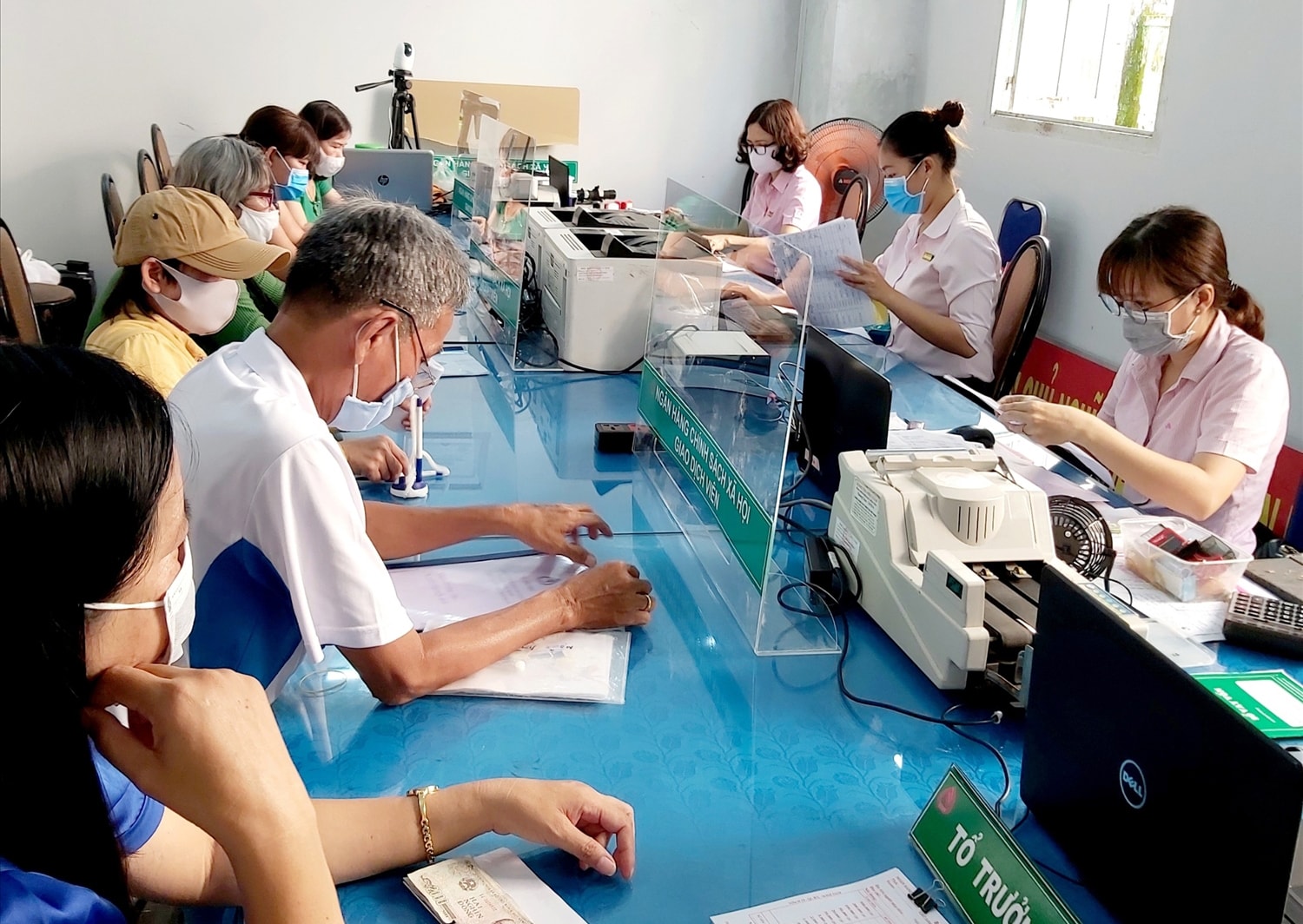 Giao dịch tại Chi nhánh NHCSXH tỉnh Sóc Trăng