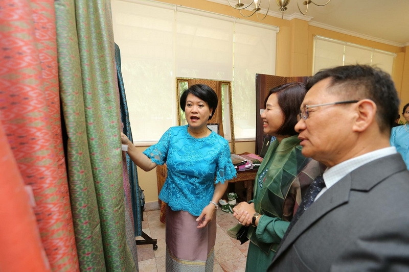 Triển lãm lụa Thái nhân dịp sinh nhật lần thứ 86 của Hoàng Hậu Thái Lan Sirikit tại Đại sứ quán Thái Lan tại Việt Nam năm 2018