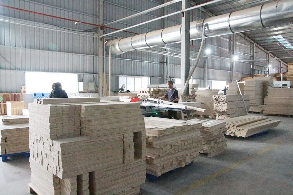 Năng lực cạnh tranh của các địa phương trong vùng còn thấp, chưa thu hút được nhiều doanh nghiệp lớn vào đầu tư để phát huy được tiềm năng thế mạnh của vùng.