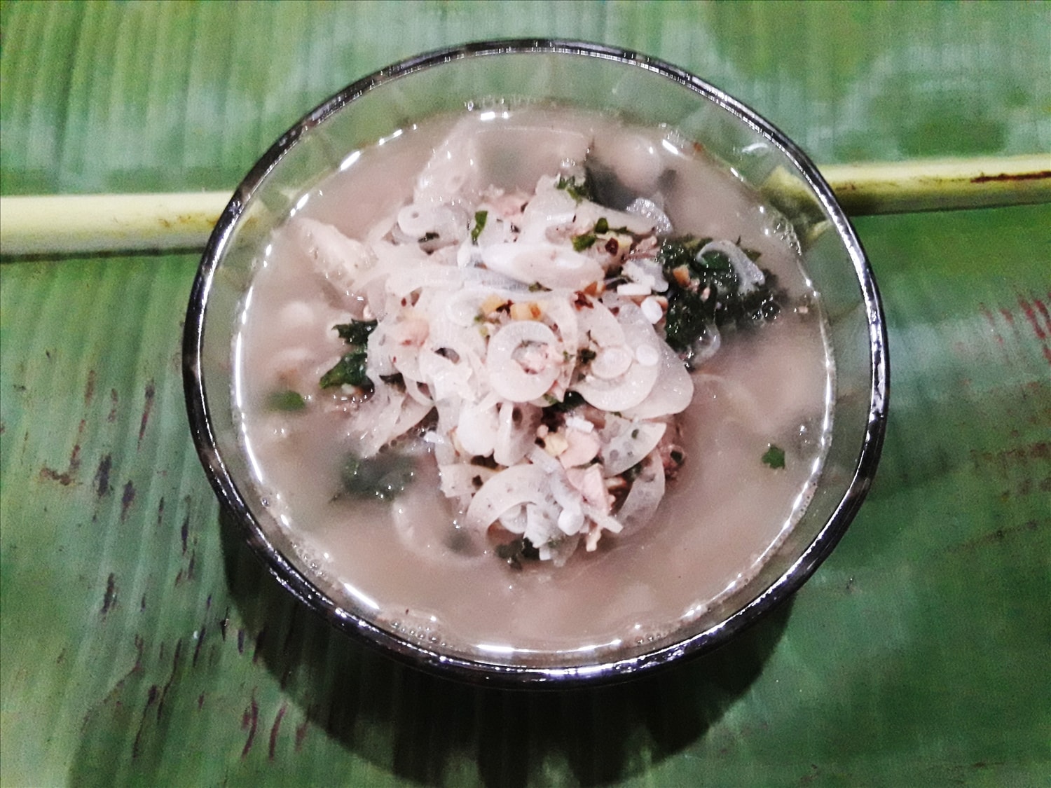 Canh loóng nấu từ thân cây chuối rừng