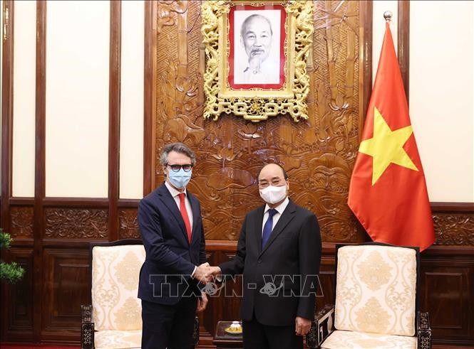 Chủ tịch nước Nguyễn Xuân Phúc tiếp ông Giorgio Aliberti, Đại sứ, Trưởng phái đoàn Liên minh châu Âu. Ảnh: Thống Nhất/TTXVN Chủ tịch nước Nguyễn Xuân Phúc tiếp ông Giorgio Aliberti, Đại sứ, Trưởng phái đoàn Liên minh châu Âu. Ảnh: Thống Nhất/TTXVN