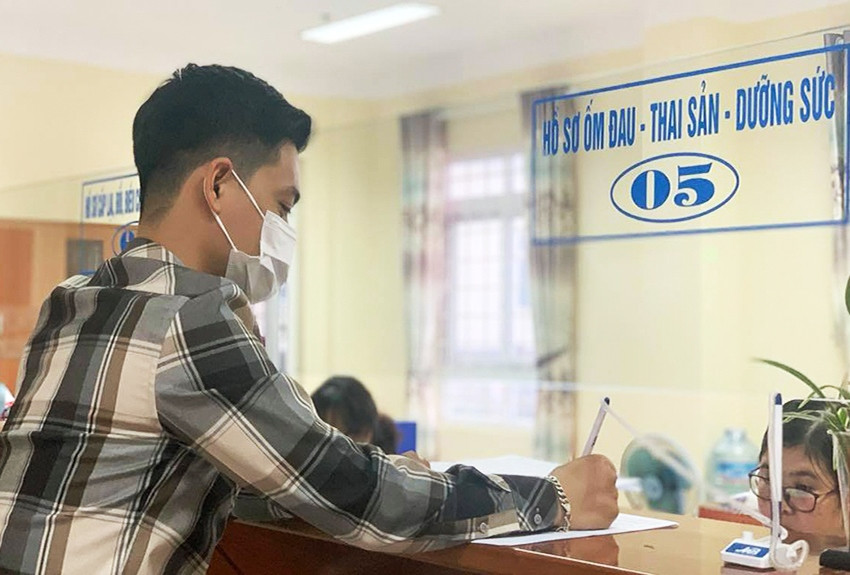 BHXH Việt Nam yêu cầu chấn chỉnh công tác quản lý, xét duyệt hưởng chế độ ốm đau, thai sản. Ảnh minh hoạ (tư liệu)