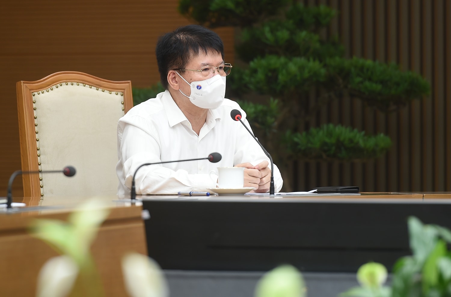 Thứ trưởng Bộ Y tế Trương Quốc Cường cho biết tất cả những DN  có khả năng tiếp cận nguồn vaccine nhập khẩu đều được hướng dẫn, tạo điều kiện tối đa để có vaccine sớm nhất. Ảnh: VGP/Đình Nam