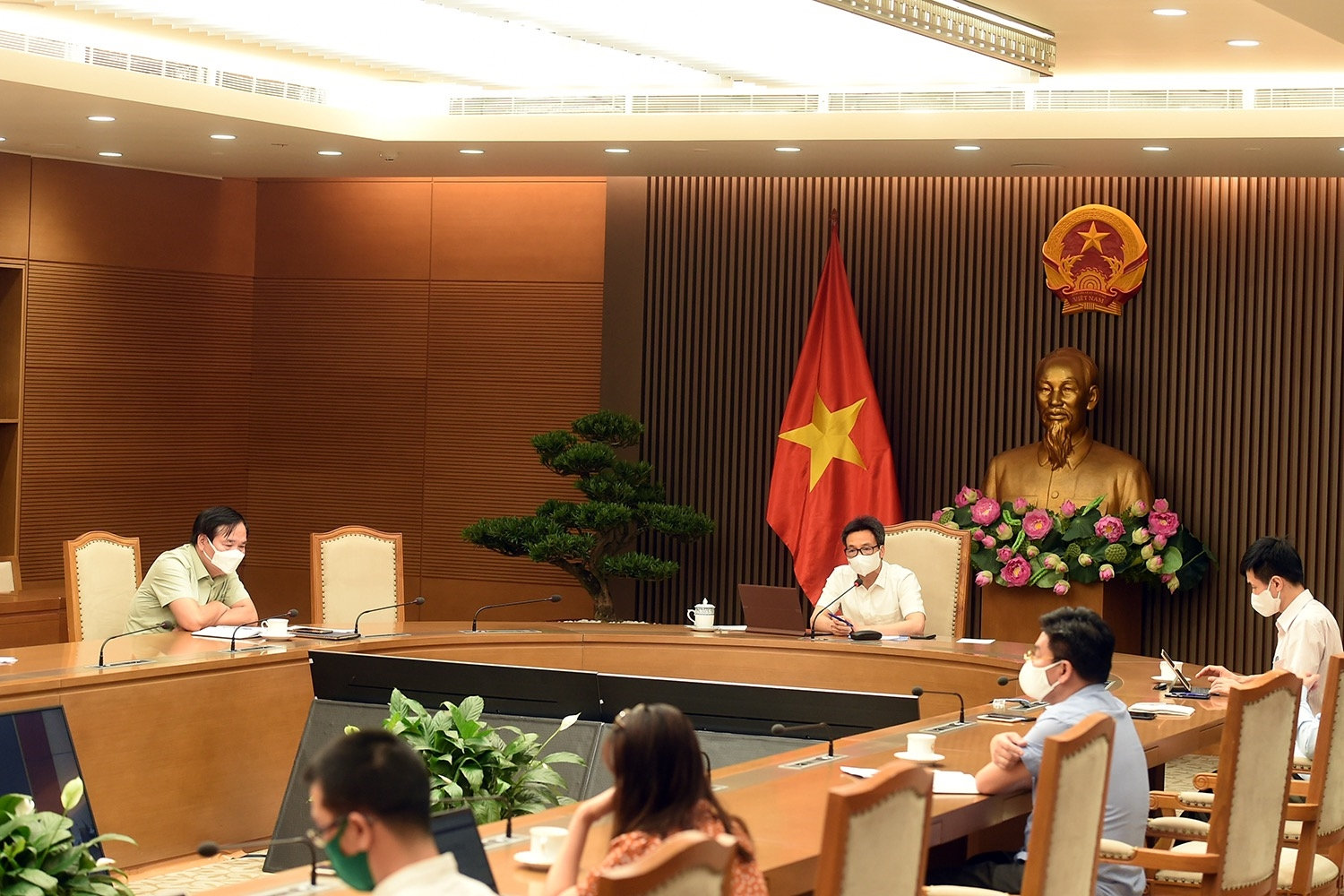 Phó Thủ tướng Vũ Đức Đam: Bắc Ninh phải tập trung làm rất sát, rất quyết liệt, đặc biệt trong rà soát, sàng lọc, không chỉ xét nghiệm mà cả điều tra dịch tễ để đưa công nhân vào nhà máy làm việc bảo đảm tuyệt đối an toàn. Ảnh: VGP/Đình Nam