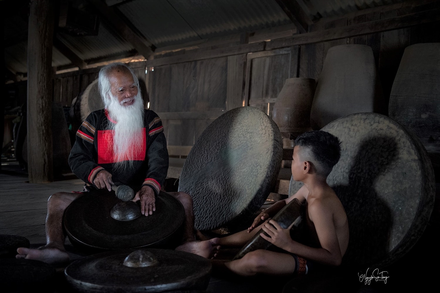 Già làng E Đê gìn giữ bảo vật chiêng cổ