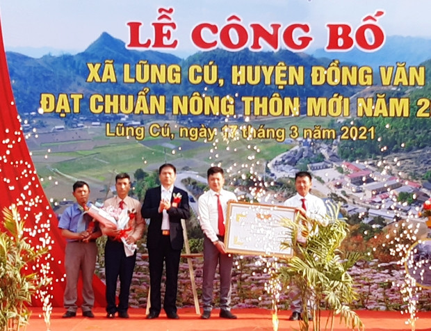 Lễ công bố xã Lũng Cú, huyện Đồng Văn đạt chuẩn Nông thôn mới, diễn ra ngày 17/3/2021. Ảnh: BHG Lễ công bố xã Lũng Cú, huyện Đồng Văn đạt chuẩn Nông thôn mới, diễn ra ngày 17/3/2021. Ảnh: BHG