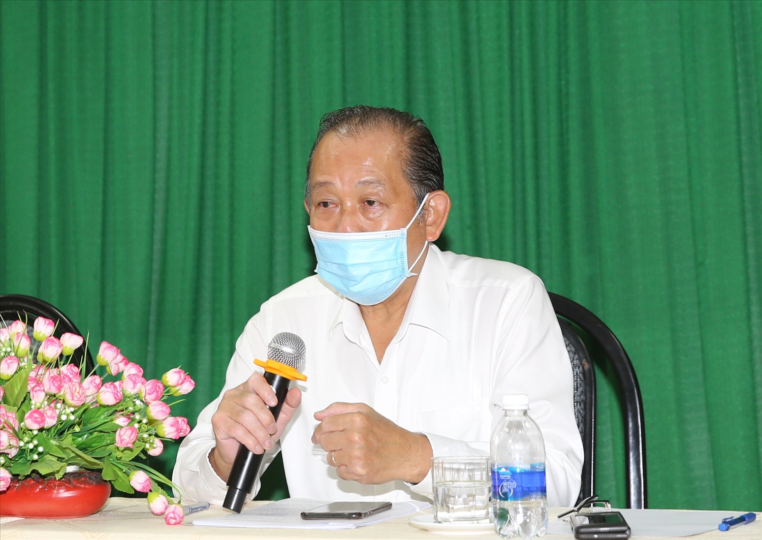 Phó Thủ tướng Thường trực Chính phủ Trương Hòa Bình yêu cầu lập các kênh kết nối để có thể phản ứng kịp thời khi có những ổ dịch mới, liên quan đến nhiều địa phương. Ảnh: VGP/Mạnh Hùng