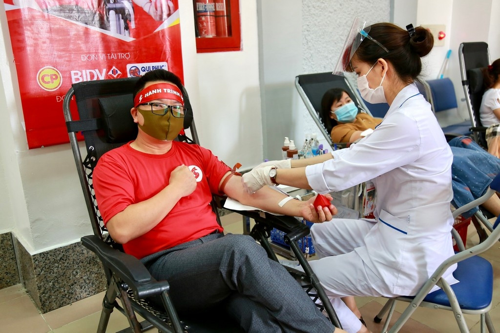 Người dân tỉnh Lai Châu đã đến tham dự Hành trình Đỏ 2021 sáng 9/6. Ảnh: vienhuyethoc.vn