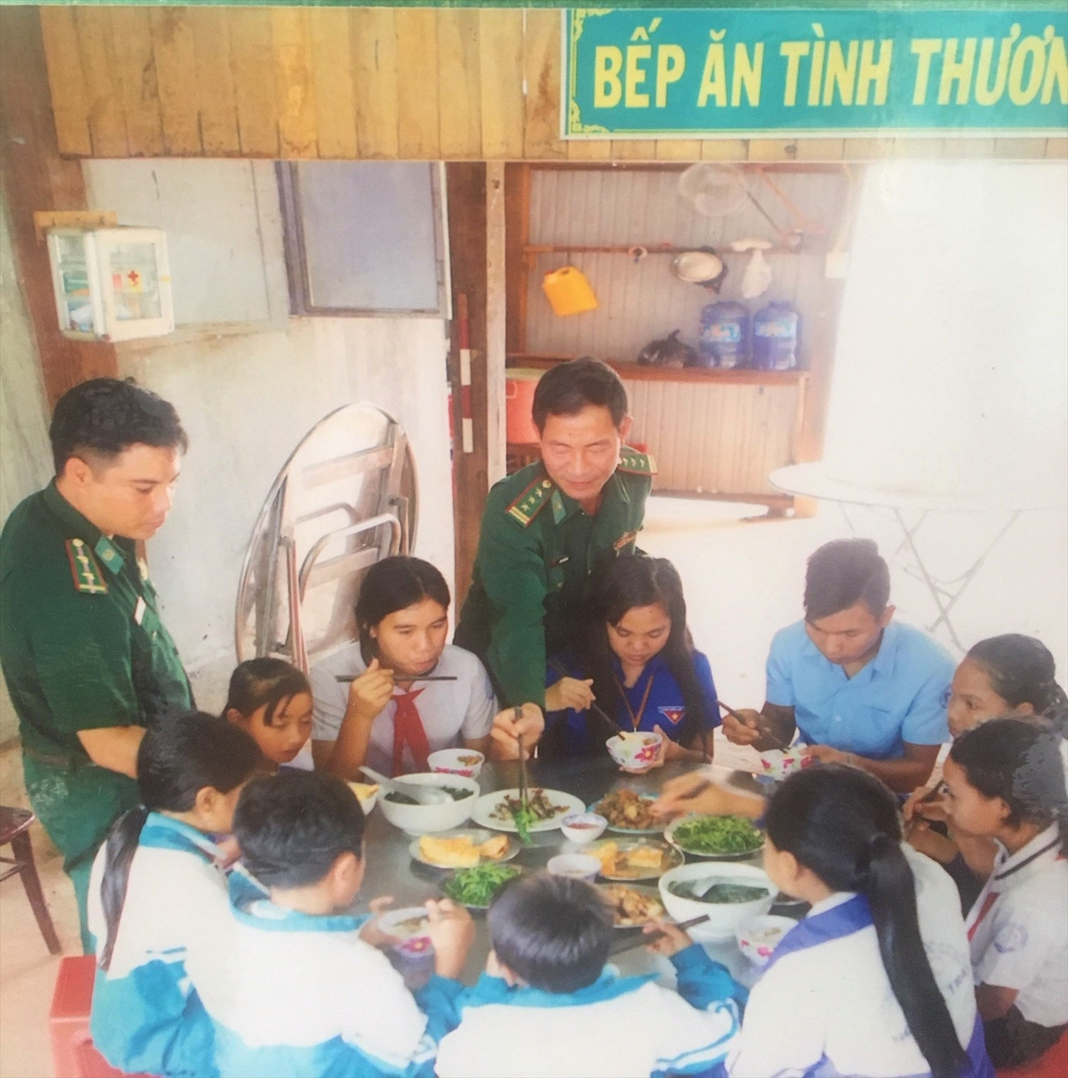 Bếp ăn tình thương tại Đồn Biên phòng Lệ Thanh phục vụ con em trong xã Ia Dom
