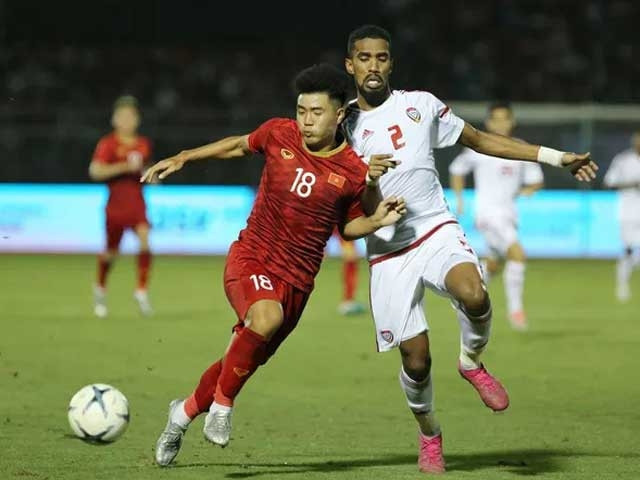 Cả Việt Nam và UAE cùng quyết tâm tránh vị trí nhì bảng có thể gặp rủi ro. Ảnh: TTXVN.