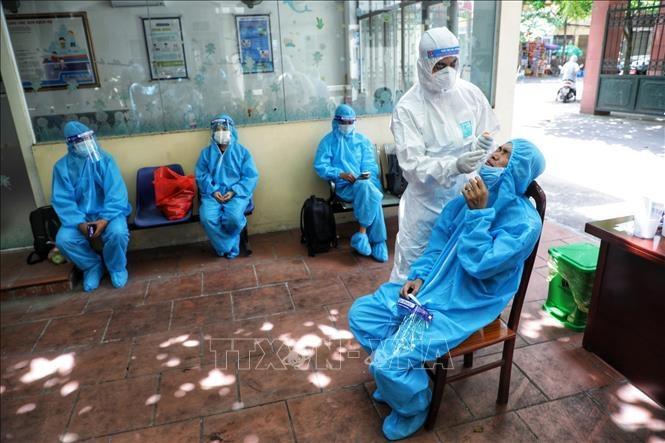Xét nghiệm sàng lọc người mắc COVID-19. Ảnh: TTXVN.