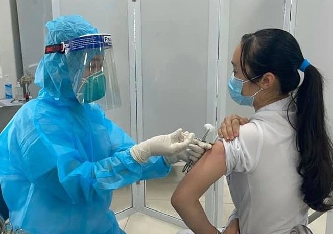 Dù hiệu lực của vaccine không phải 100% nhưng đây vẫn là “vũ khí hữu hiệu” giúp phòng ngừa COVID-19 và tiến tới tạo miễn dịch cho cộng đồng.
