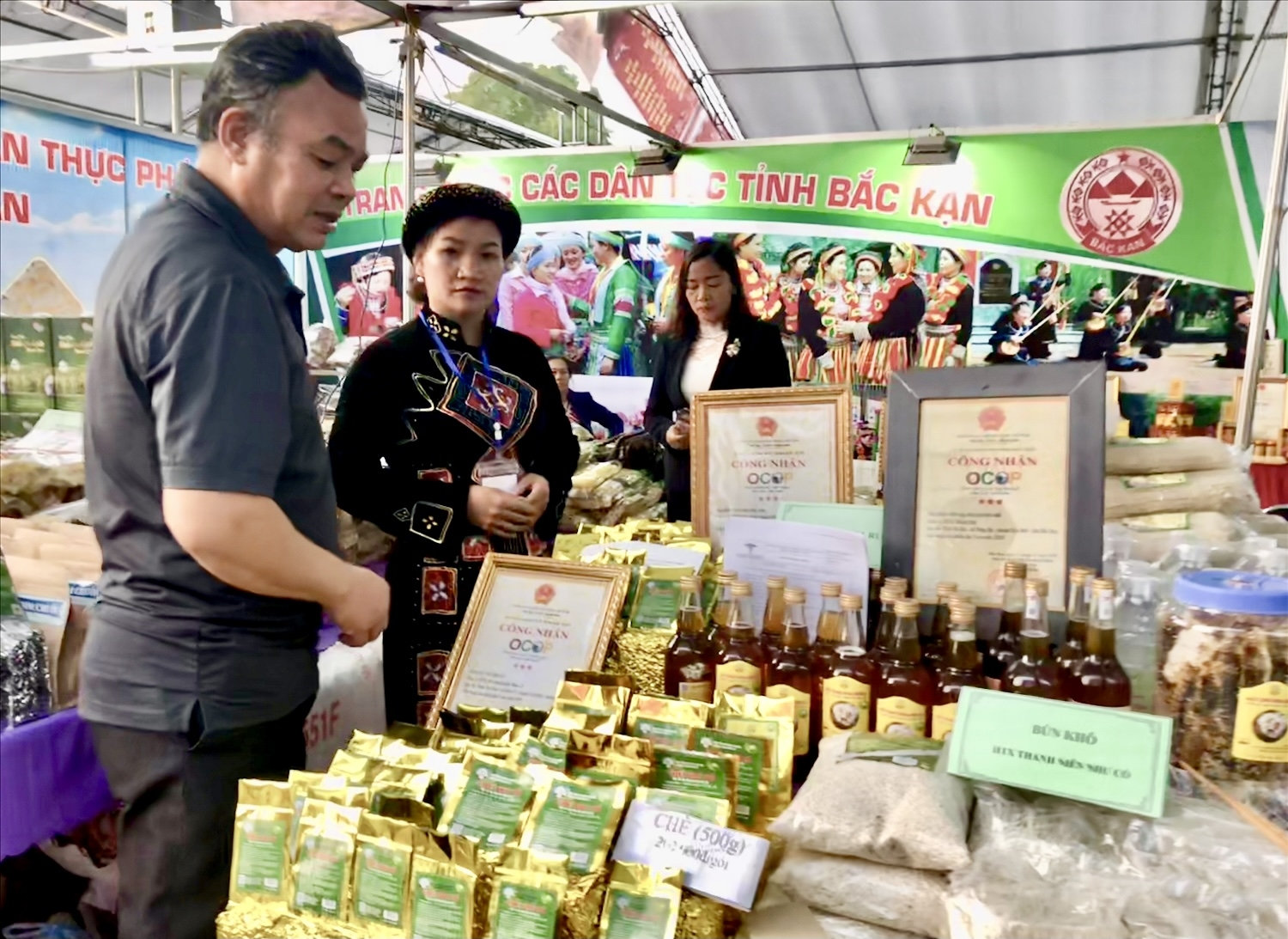 Gian hàng nông sản Bắc Kạn tham gia Hội chợ OCOP năm 2020