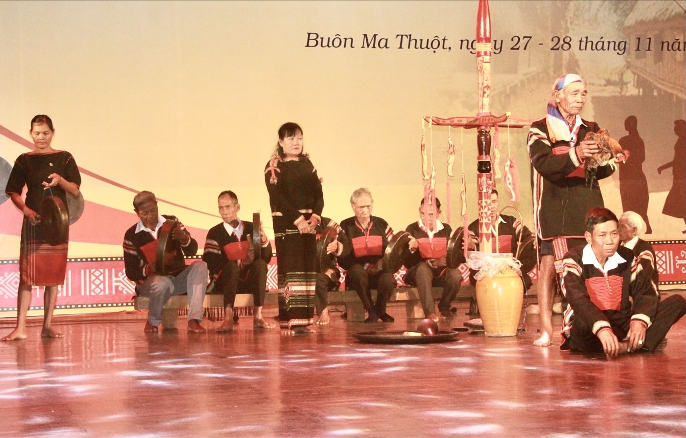 Lời nói vần trong nhiều loại hình văn hóa dân gian của người Ê đê