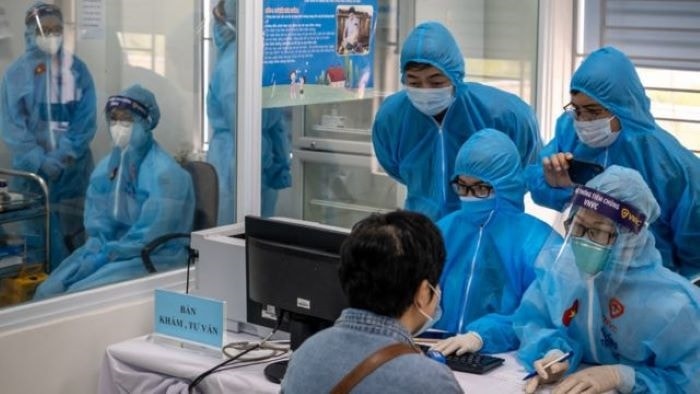 Cần khám tư vấn sàng lọc kỹ trước khi tiêm vaccine COVID-19. Cần khám tư vấn sàng lọc kỹ trước khi tiêm vaccine COVID-19.