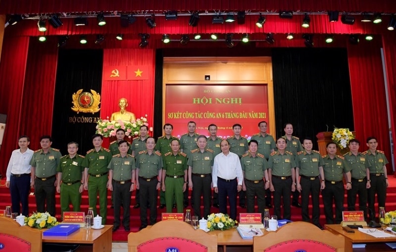Chủ tịch nước Nguyễn Xuân Phúc cùng các đại biểu tham dự Hội nghị.
